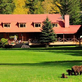 Tweedsmuir Park Lodge