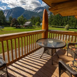 Bella Coola Grizzly Tours & Adventure Resort Inc