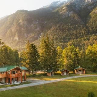 Bella Coola Grizzly Tours & Adventure Resort Inc