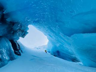 great bear heli skiing bc